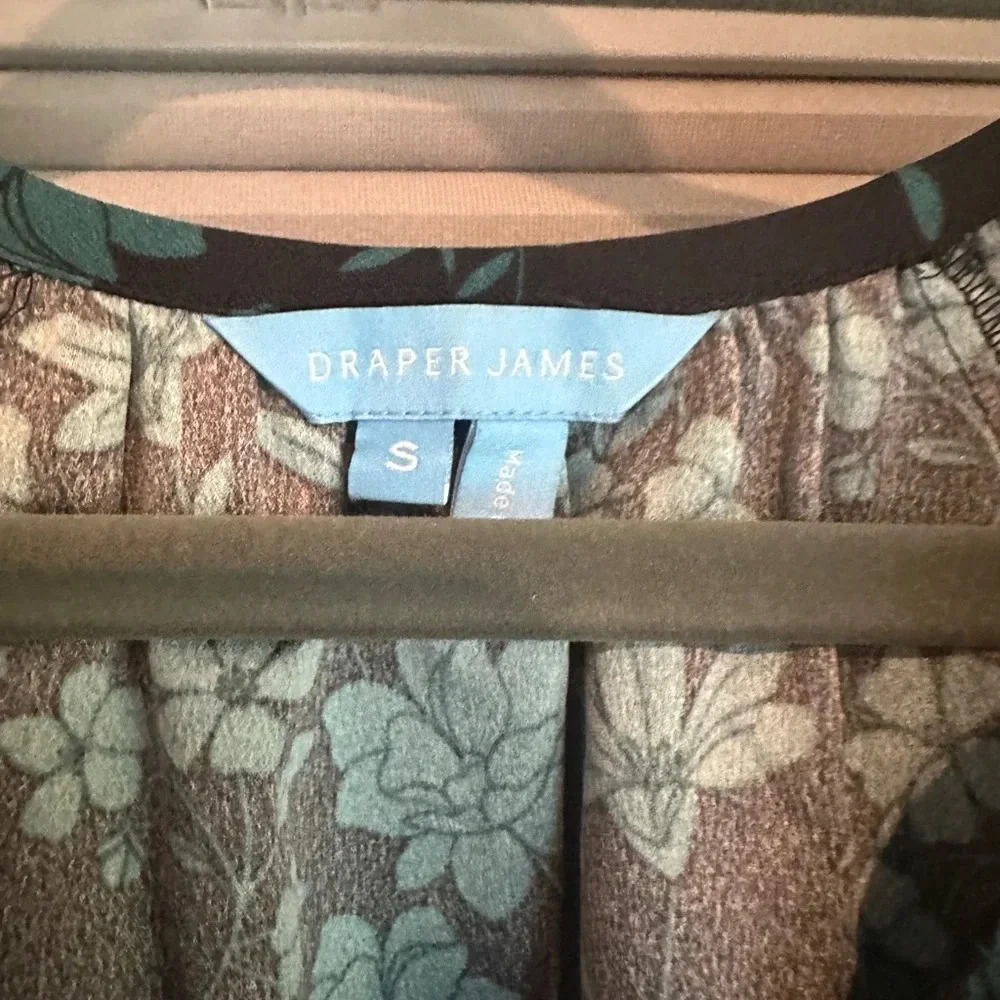 EUC Draper James blouse. Navy with dark teal floral design. B-12 - Picture 3 of 6